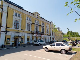 Фасад с набережной р. Пахра