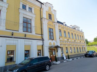Фасад с набережной р. Пахра
